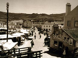 Vista geral da feira antiga