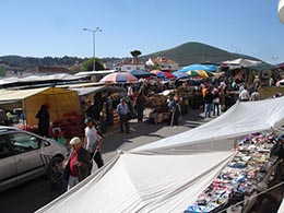 Feira à quinta-feira