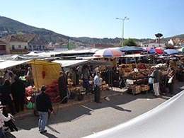 Feira à quinta-feira