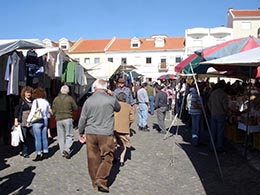 Feira à quinta-feira