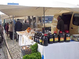 Feira à quinta-feira